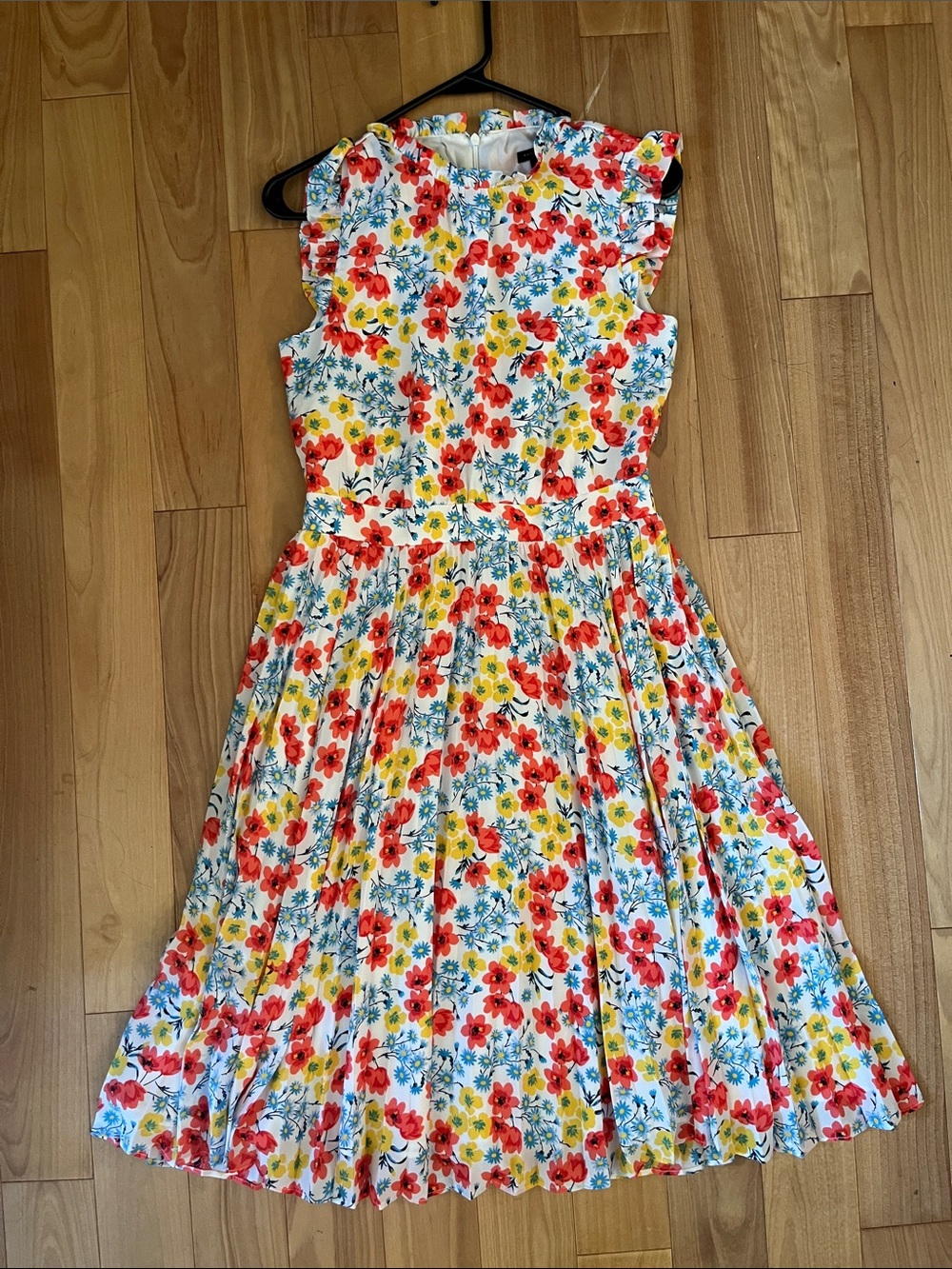 Ann Taylor White Floral Pleated Dress